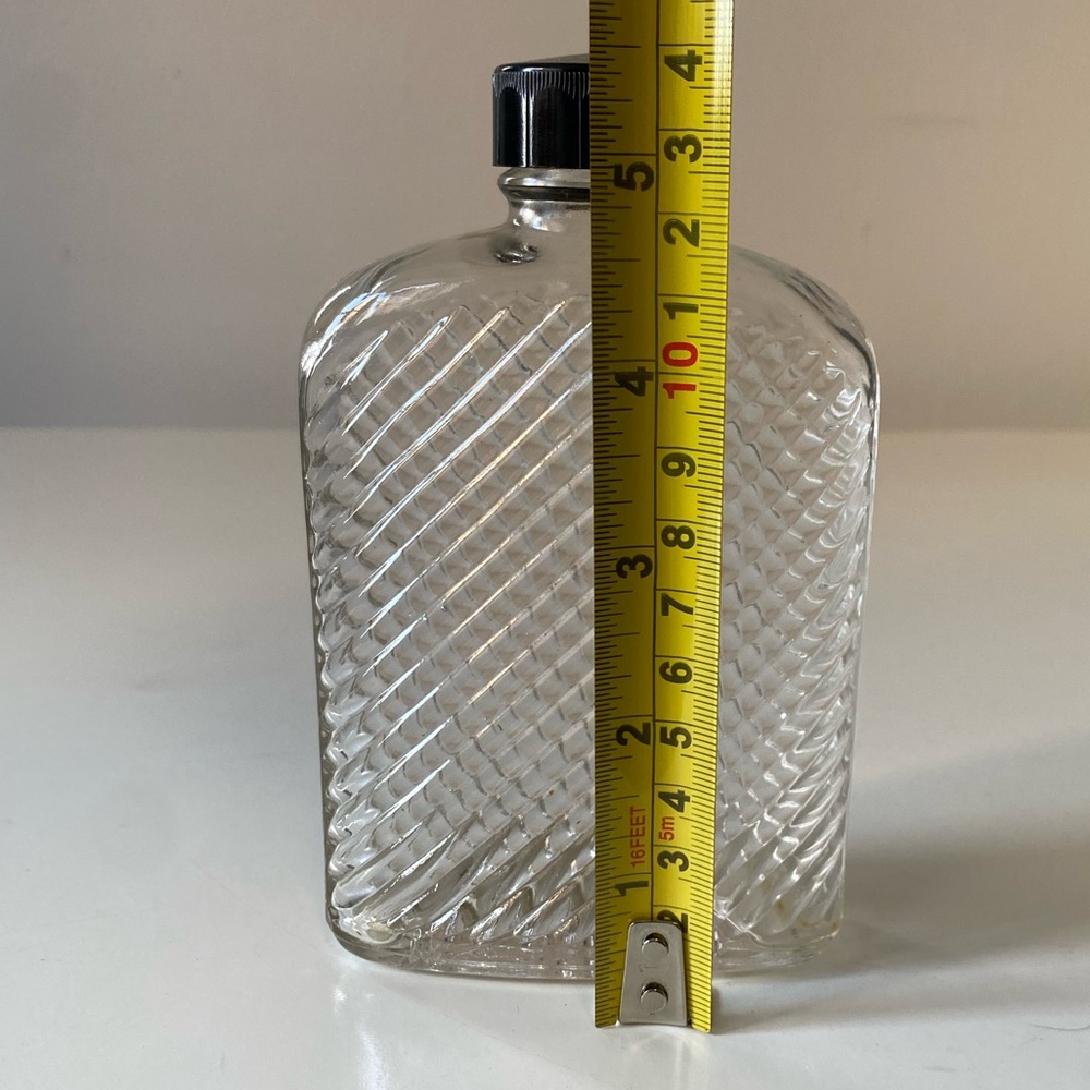 Vintage 1927 Universal Ribbed Glass Hip Flask – Prohibition Era Barware - Picture 3 of 9